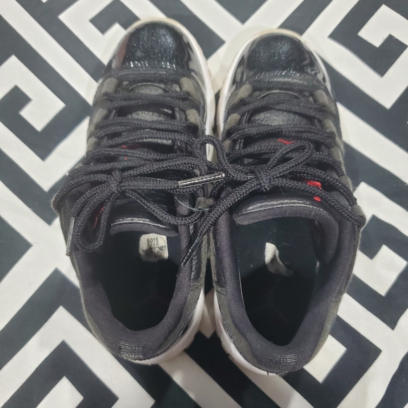 Nike Air Jordan 11 Retro Shoes - Picture 2 of 5